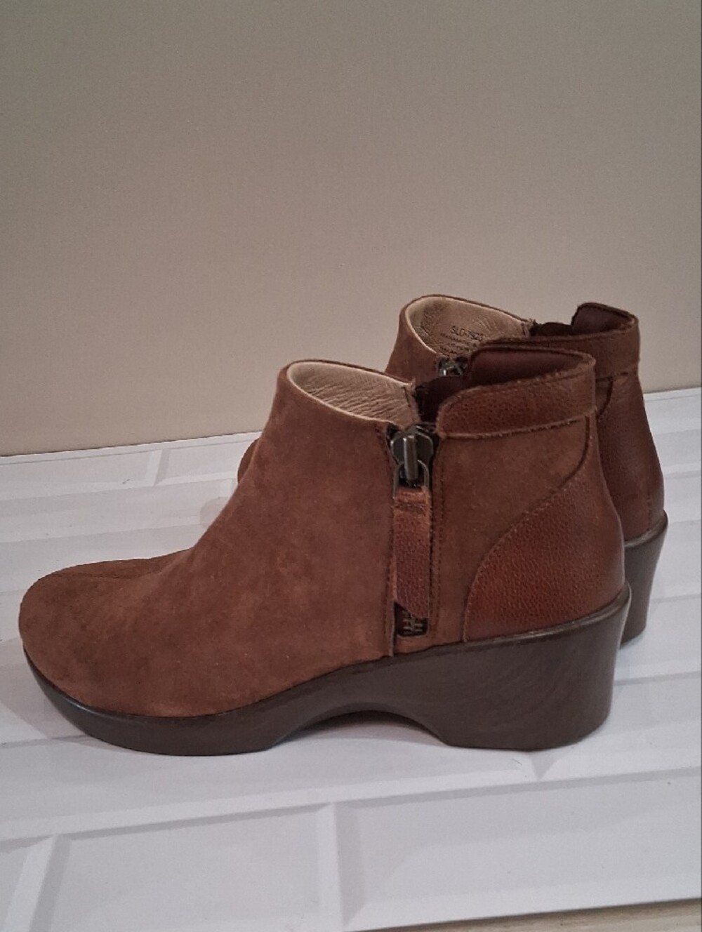 Alegria Sloan Brown Suede Bootie Size 8 - Picture 9 of 11